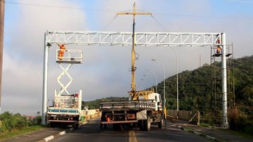Ponte ficou interditada entre às 7 e 9 horas de domingo (24) - Prefeitura de Ilha Comprida