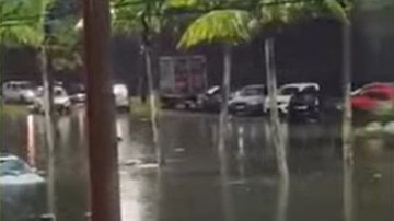 Chuvas causam estragos na Baixada Santista - Reprodução TV Cultura Litoral