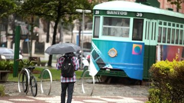 Guarda-chuva deve ser companheiro constante, nesta semana, no litoral paulista - Francisco Arrais/Prefeitura de Santos
