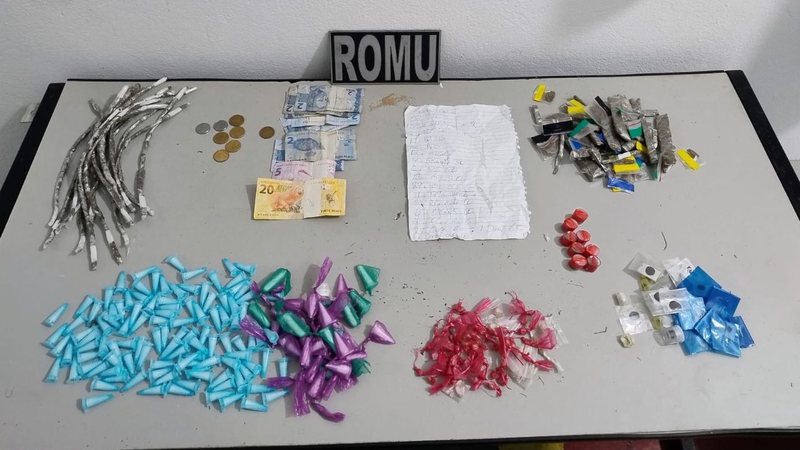 Mais de 250 porções de drogas foram encontradas com o suspeito - Divulgação/Prefeitura de Mongaguá