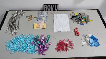 Mais de 250 porções de drogas foram encontradas com o suspeito - Divulgação/Prefeitura de Mongaguá
