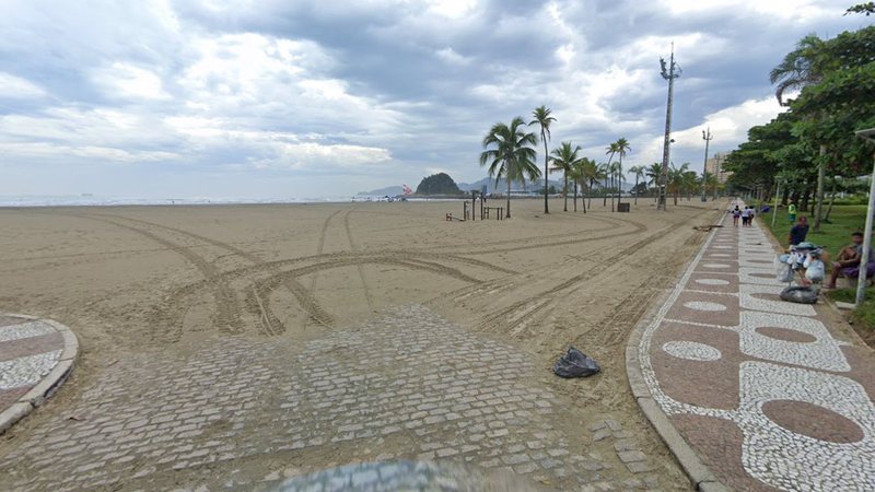 Corpo foi encontrado na manhã deste sábado na praia do José Menino - Reprodução Google/Street View