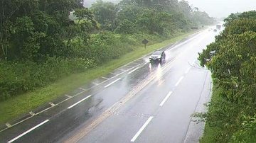 Km 246 da rodovia Rio-Santos Confira a situação da rodovia Rio-Santos nesta manhã de terça-feira (28) Km 246 da rodovia Rio-Santos com chuva - DER-SP