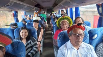 Delegação de indígenas do litoral norte a caminho de Brasília - Sandra Ventriglia