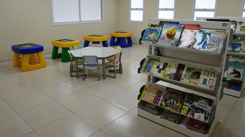 Biblioteca da nova escola em Ilhabela - Imagem: Divulgação / Prefeitura de Ilhabela
