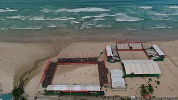 Arena Verão+ está instalada na praia da Enseada - Divulgação / Prefeitura de Guarujá