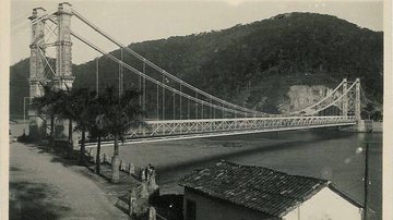 Ponte Pênsil, na década de 1930, e a famosa Casa das Bananadas - Acervo Claudio Sterque