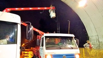 Troca da iluminação prevê a substituição de 174 lâmpadas, além de manutenção e reparos na rede elétrica - Fábio Bueno/Prefeitura de Guarujá