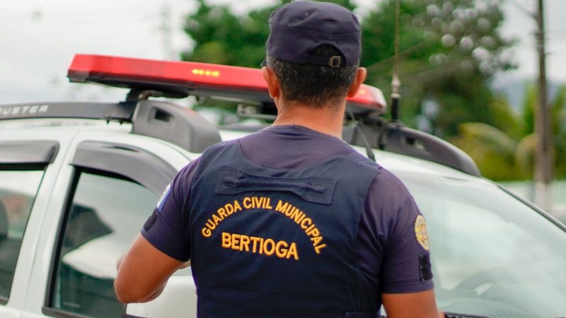 Agentes da GCM de Bertioga chegaram ao local da ocorrência logo após o chamado - Prefeitura de Bertioga