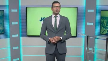Thiago Dantas apresenta o JL de segunda a sexta na TV Cultura Litoral - Reprodução TV Cultura Litoral