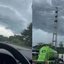 Imagem mostra uma nuvem semelhante a nuvem-funil, fenômeno meteorológico tempestades