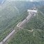 A imagem mostra a Usina Hidrelétrica Henry Borden, localizada no sopé da Serra do Mar, no município de Cubatão