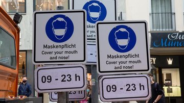 Placas de uso obrigatório de máscara. Munique, Alemanha. - Imagem: reprodução web