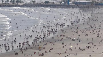 Milhares de moradores e turistas lotaram a praias do litoral de SP no feriadão da Indepêndencia, 06/09. - Foto: Matheus Tagé/Jornal A Tribuna