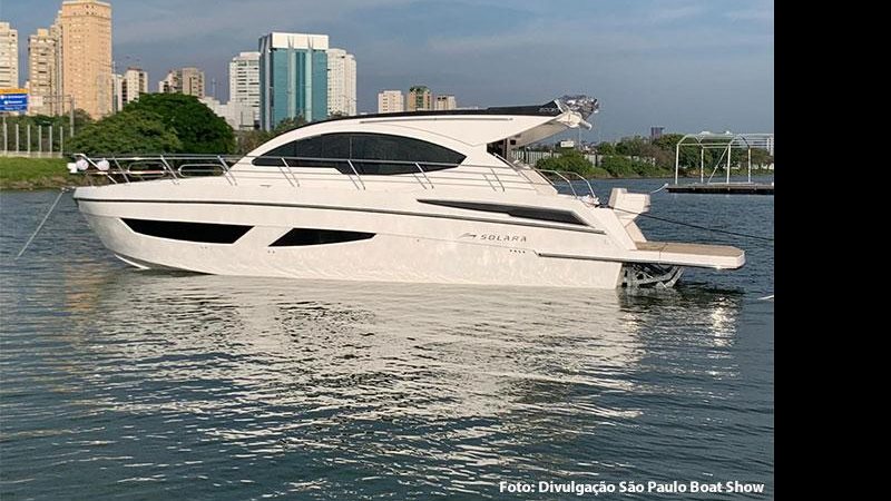 Solara 500 HT, um dos barcos de luxo à venda no evento, estimado em 4 milhões de reais. - Imagem: reprodução / São Paulo Boat Show