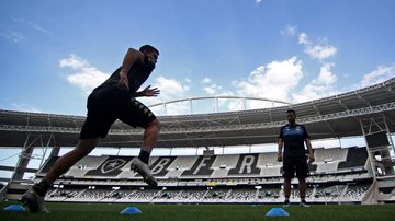 Botafogo evita dar justificativas e busca soluções contra a degola - Vitor Silva / Botafogo