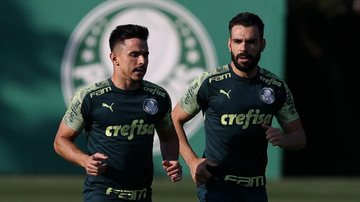 Palmeirenses fazem ensaio com nova camisa, e Weverton veste uniforme de goleiro - César Greco / Palmeiras