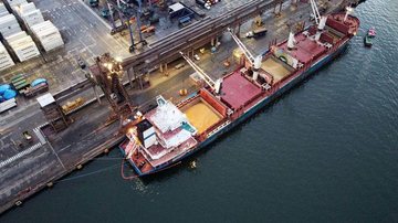 Infraestrutura assina contratos de exploração de terminais portuários - © Reuters/Rodolfo Buhrer/Direitos