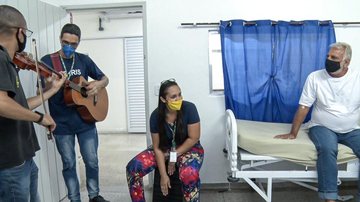 Música vira aliada na recuperação de pacientes no Hospital Municipal de Bertioga - JCN