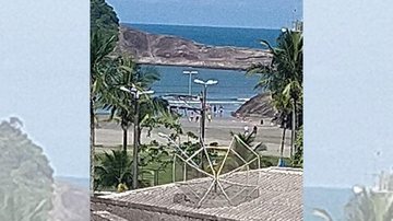 Banhistas furam bloqueio e acessam praia em Bertioga - Enviado via WhatsApp