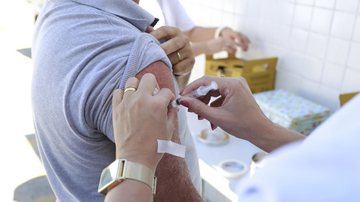 Vacinação contra a gripe no Guarujá - Helder Lima