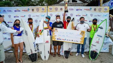 Participantes do campeonato de surf Surfistas brasileiros ficam no pódio em competição no Equador - Divulgação/Prefeitura de Santos