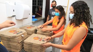 Por meio de um formulário os grupos podem solicitar participar da ação Entidades podem promover lanches e refeições em abrigos de Santos Mutirão de pessoas que trabalham voluntariamente para doação de comida ao próximo - Divulgação