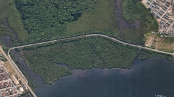 Corpo foi localizado às margens do rio que passa próximo à estrada Metalúrgico Ricardo Reis Corpo é encontrado com mãos amarradas e intriga autoridades, em Cubatão (SP) - Foto: Reprodução/ Google Maps