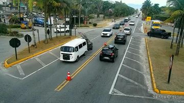 Km 193 Rio-Santos - km 193 - Boraceia Rodovia com tráfego intenso - Imagem: DER