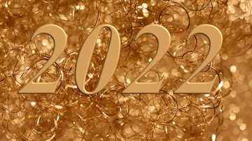 Minutos antes da chegada de 2022, poucas pessoas circulavam pela orla santista Sem queima de fogos, orla santista não apresenta aglomerações no Réveillon Número "2022" em detalhes dourados - Pixabay