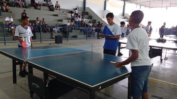 Avaliações acontecem nos dias 25 e 26 para ambos os sexos Jogos em Guarujá Crianças jogando tênis de mesa em Guarujá - Divulgação