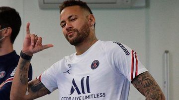Neymar não poupou elogios a Walker, lateral direito do Manchester City Football Club Neymar Jr Homem tatuado e fazendo hang loose - Reprodução