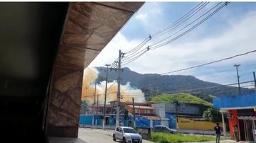 Moradores do bairro Topolândia filmam subestação em chamas Explosão em transformador de energia deixa bairros de São Sebastião, llhabela e Caraguá sem luz - Foto: Divulgação