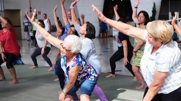 São Vicente oferece curso gratuito de ginástica para idosos Idosos fazendo ginástica - Imagem ilustrativa: Reprodução / Guilherme de Carvalho / Sesc-SP