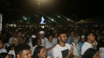 Devotos em festa de Iemanjá em Caraguá Caraguatatuba anuncia data da Festa de Iemanjá - Imagem: Arquivo / Luis Gava / Prefeitura de Caraguatatuba
