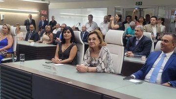 Telma de Souza e Audrey Kleys são as vereadoras mais bem avaliadas da cidade Audrey e Telma Sessão plenária na Câmara Municipal de Santos - Facebook