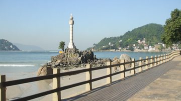 A conta da prefeitura de São Vicente no TikTok pode ser acessada pelo link @saovicenteoficial  Calçadão na orla da praia de São Vicente - Arquivo/SCC