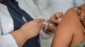 Imagem Praia Grande disponibiliza vacina bivalente e contra a gripe para os trabalhadores da saúde