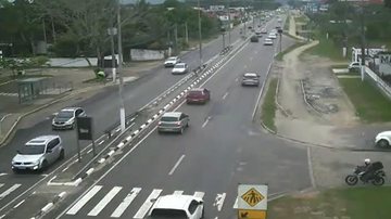Km 110 da rodovia Rio-Santos, em Caraguatatuba Rodovia Rio-Santos tem tráfego intenso nesta tarde de Sexta-feira Santa - DER-SP