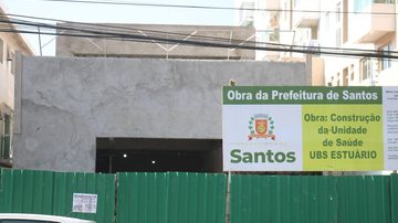 Futura policlínica está prevista para ser concluída no final do ano Avançam obras de futura policlínica em Santos Prédio em construção - Imagem: Divulgação / Raimundo Rosa / Prefeitura de Santos