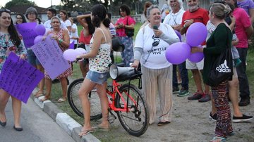 Ato do movimento Mulheres Contra Bolsonaro em Bertioga - Estela Craveiro/JCN