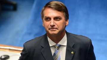 Jair Bolsonaro (PL) afirmou que para aumentar o número de ministros dependerá do "temperatura da corte" Jair Bolsonaro  Jair Bolsonaro com terno e cabelo liso de lado - Divulgação/PSL