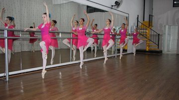 Mais de 50 bailarinas passaram por exame de graduação no sábado, 7 - JCN