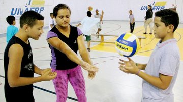 Projeto oferece 90 vagas para futsal, handebol, vôlei, basquete,  futebol americano e outros - Divulgação/Unaerp