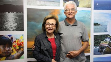 Telma de Souza e Renato Faustino, presidente do PT em Bertioga, no cenário do programa Opinião - Estela Craveiro