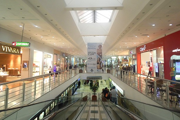 Interior do Litoral Plaza Shopping